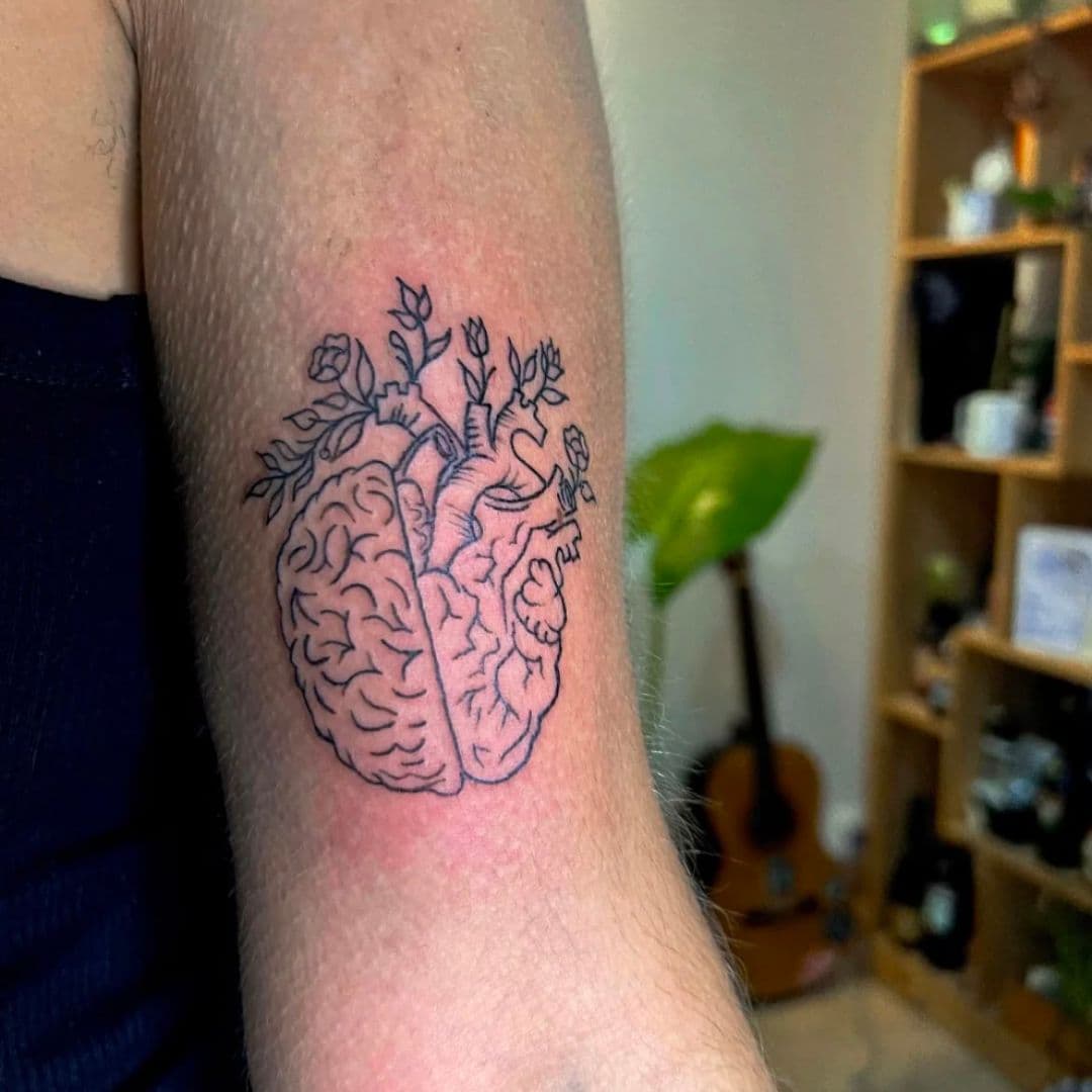 Tatuaje 7x7 cm en tinta negra (diseño a elección)
En Olivos